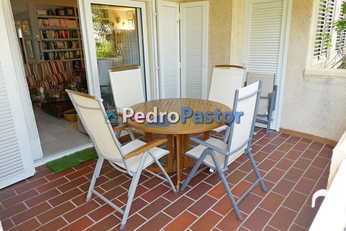 Apartamento de 2 dormitorios en 1ª línea de playa