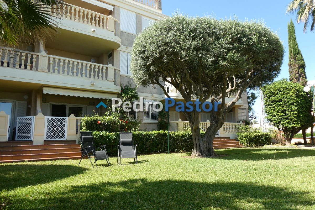 Apartamento de 2 dormitorios en 1ª línea de playa