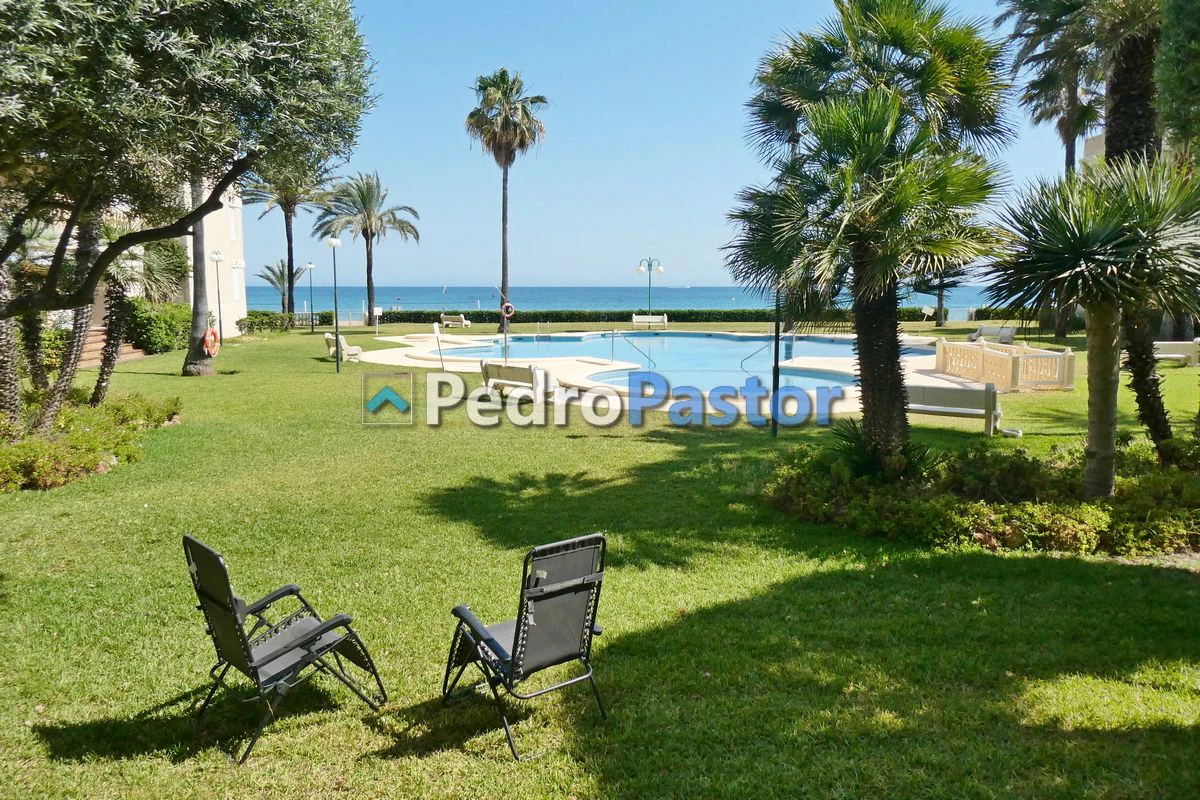 Apartamento de 2 dormitorios en 1ª línea de playa
