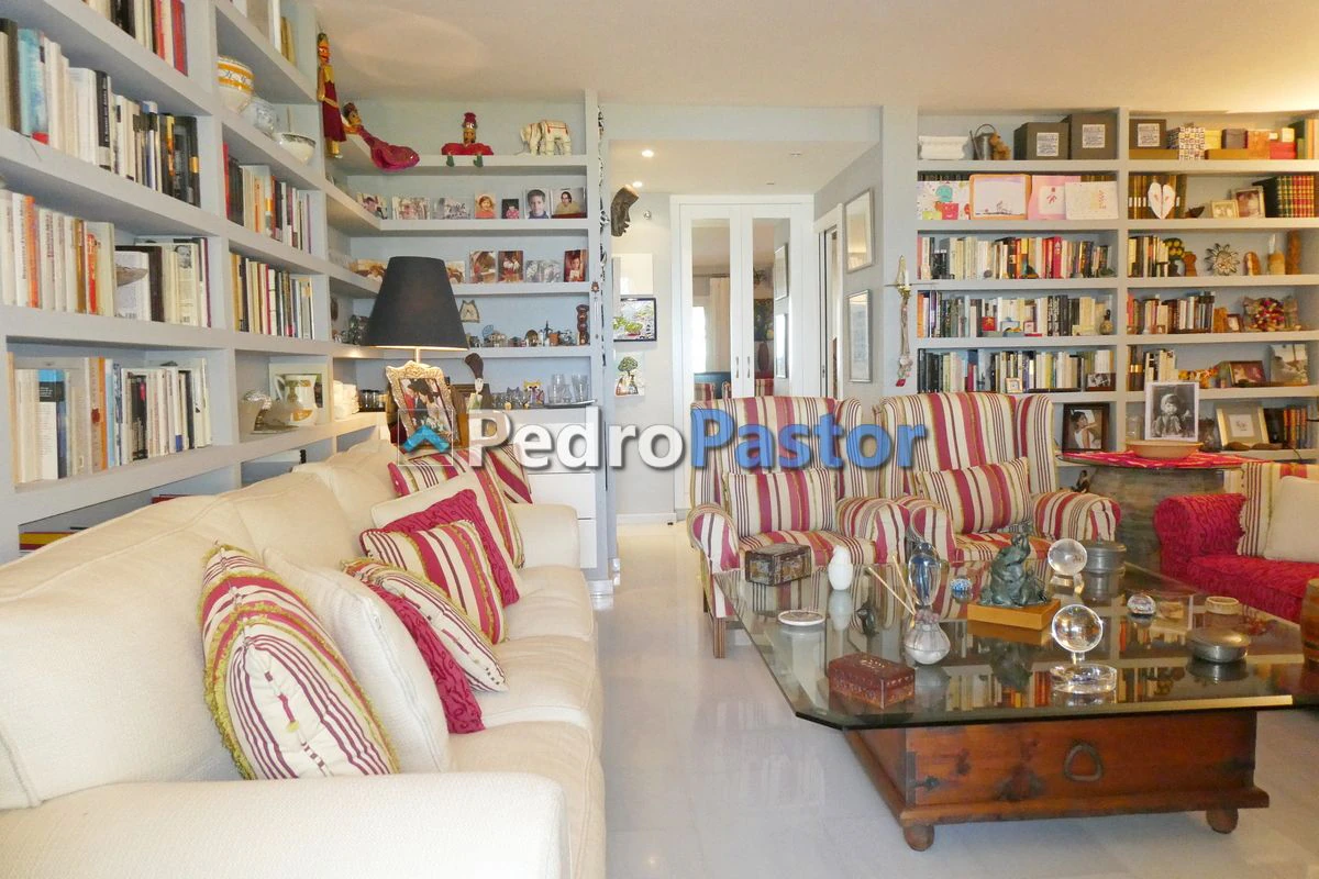 Apartamento de 2 dormitorios en 1ª línea de playa