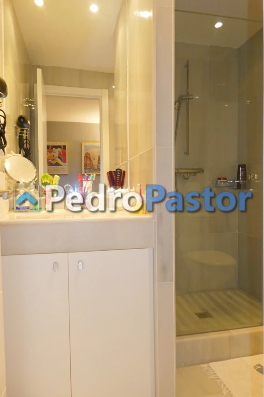 Apartamento de 2 dormitorios en 1ª línea de playa