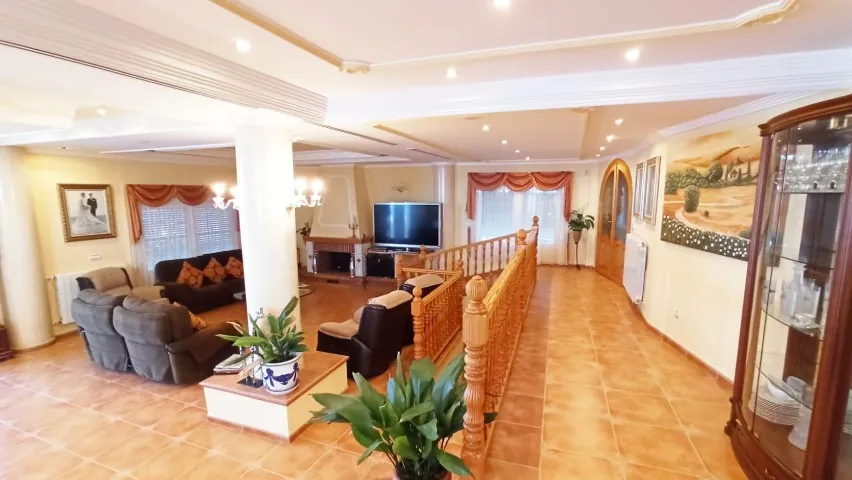 Frontline villa in Benidorm for sale - Villa Del Mar.