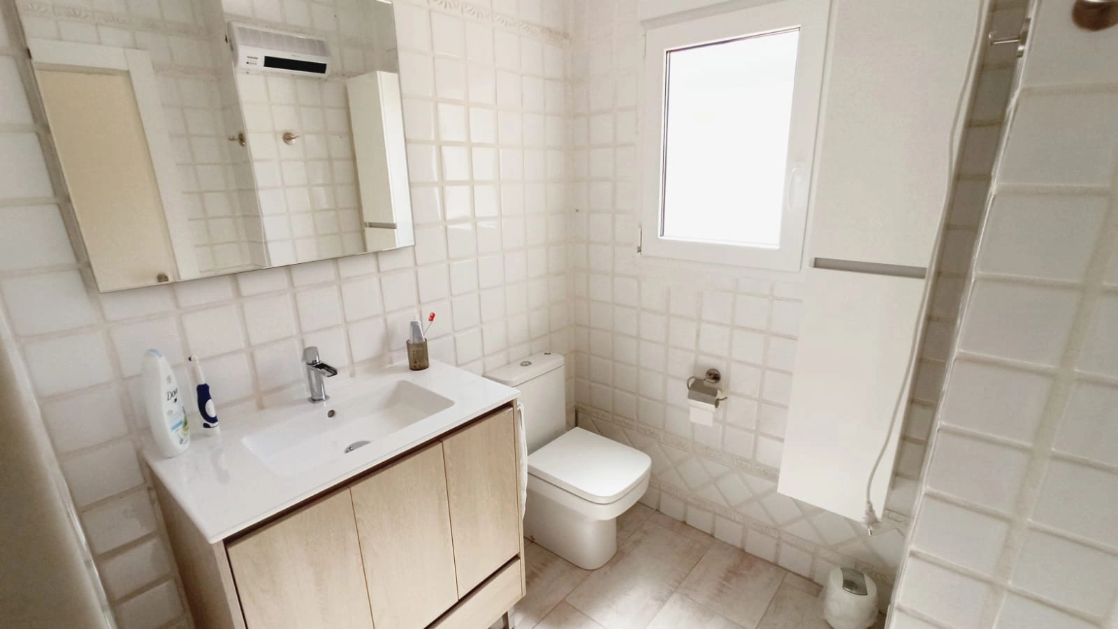 Cometa III Calpe - Villa with large plot and tennis court for sale.