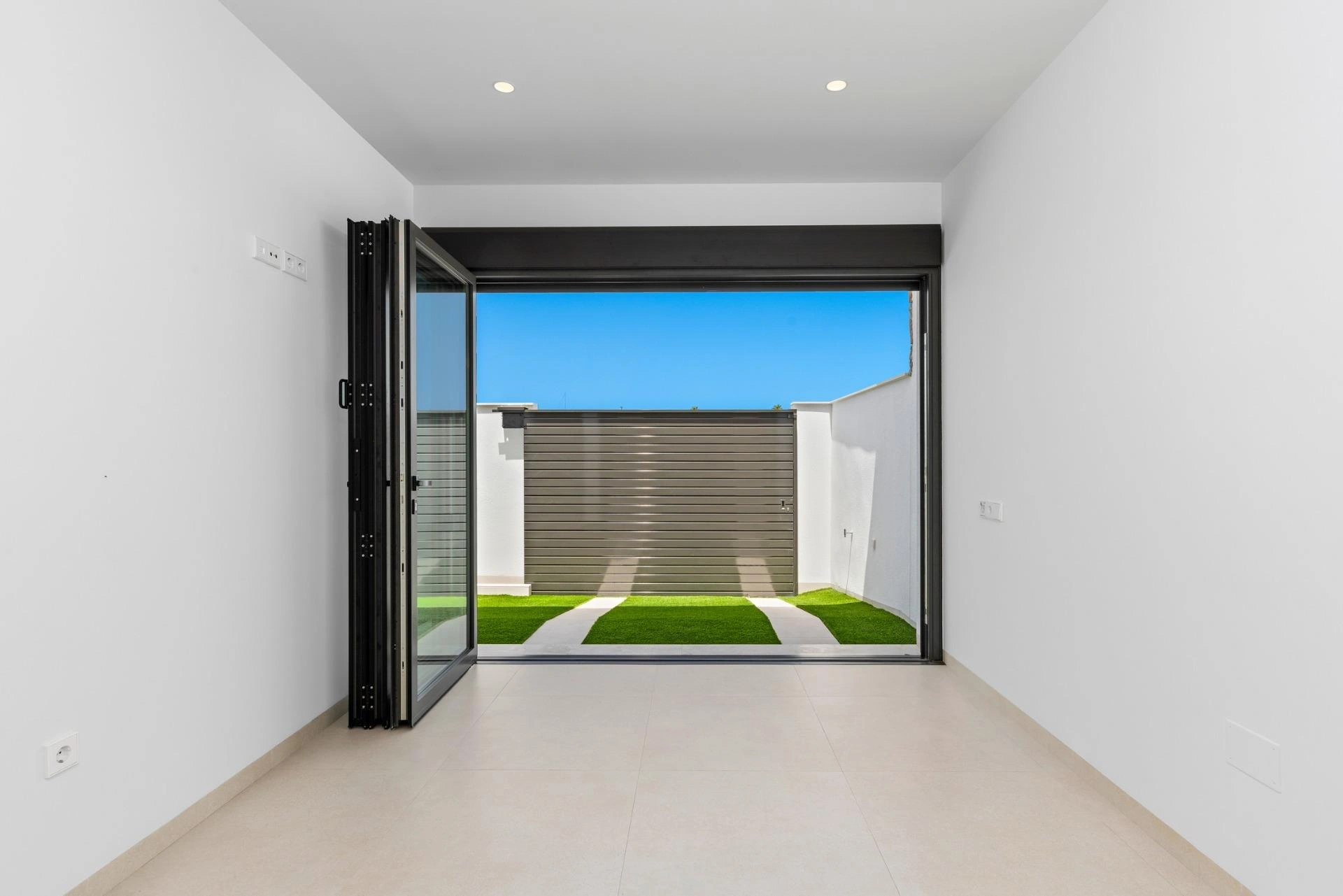 Villa for sale in Los Alcazares