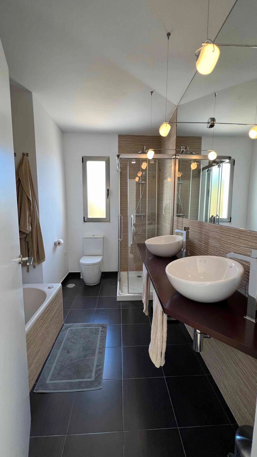 Modern villa in Altea la Vella with sea and mountain views.