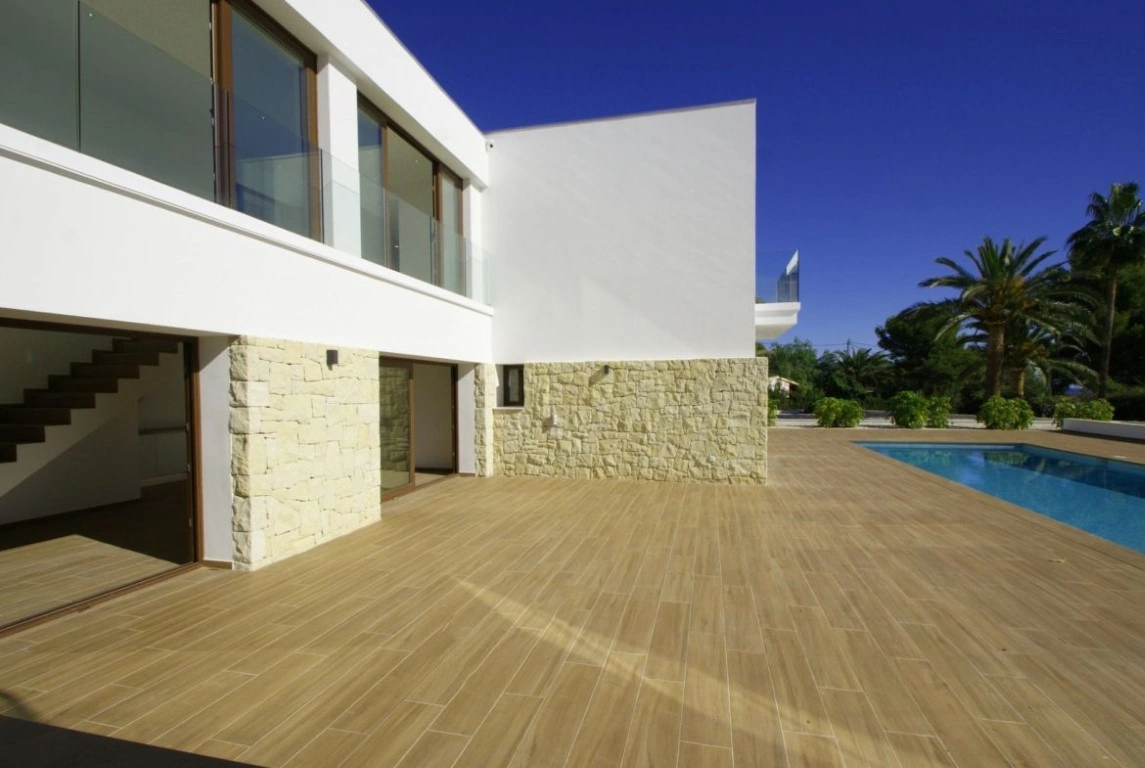 Modern finca with large plot in Altea, sea views!
