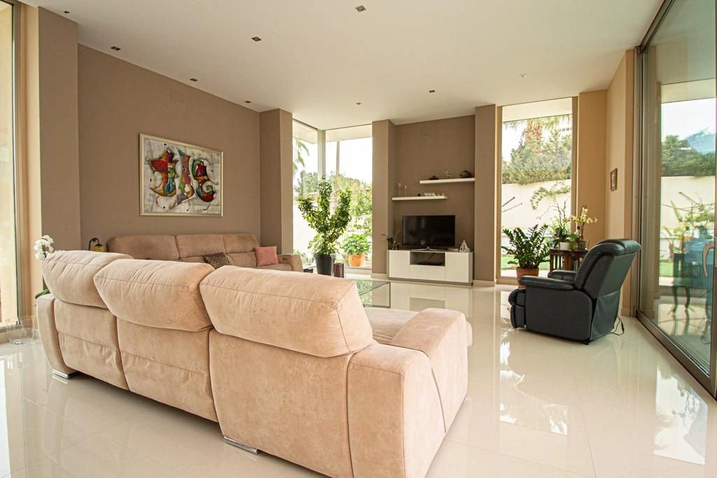 Villa for sale in Alfas Del Pi