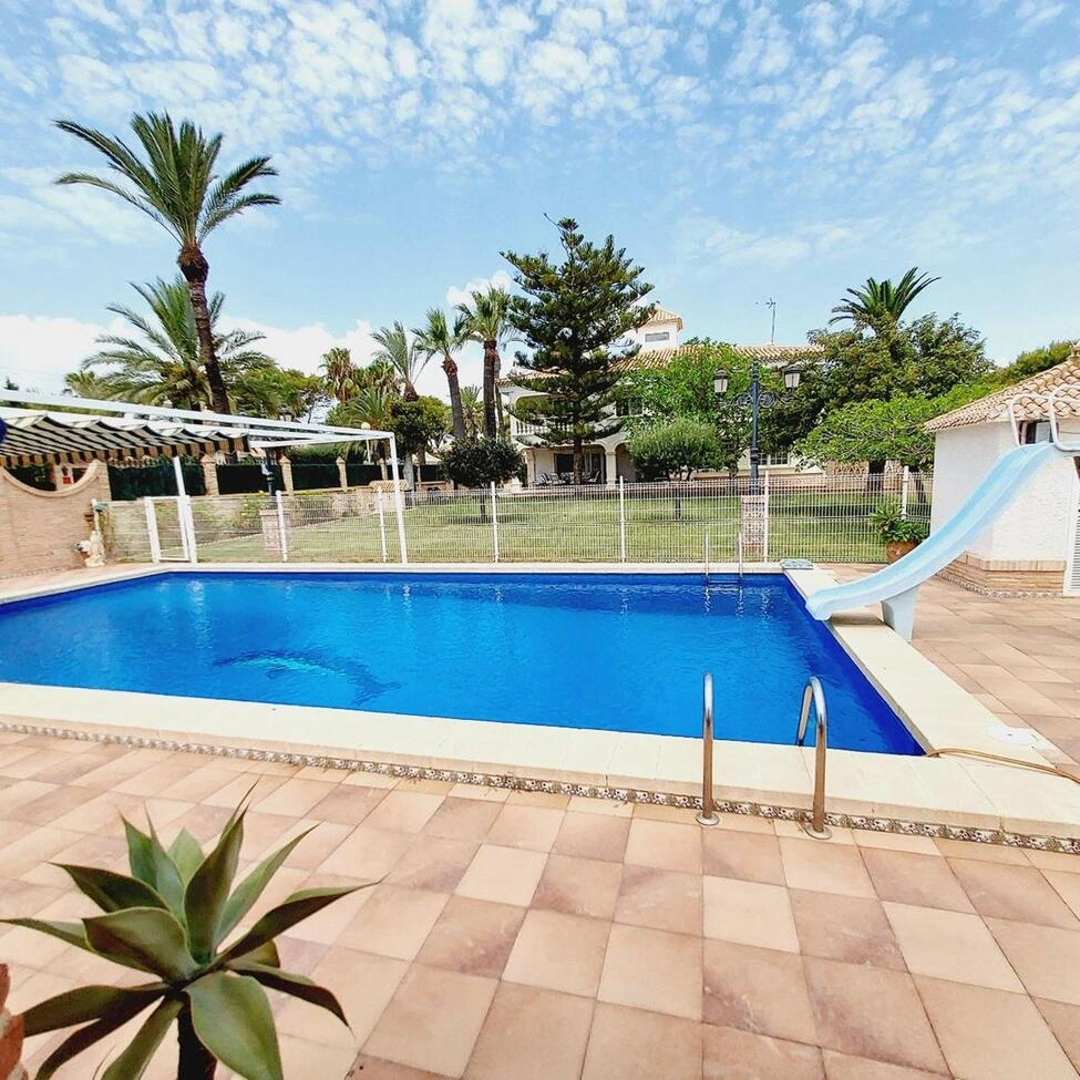 Villa for sale in Orihuela Costa