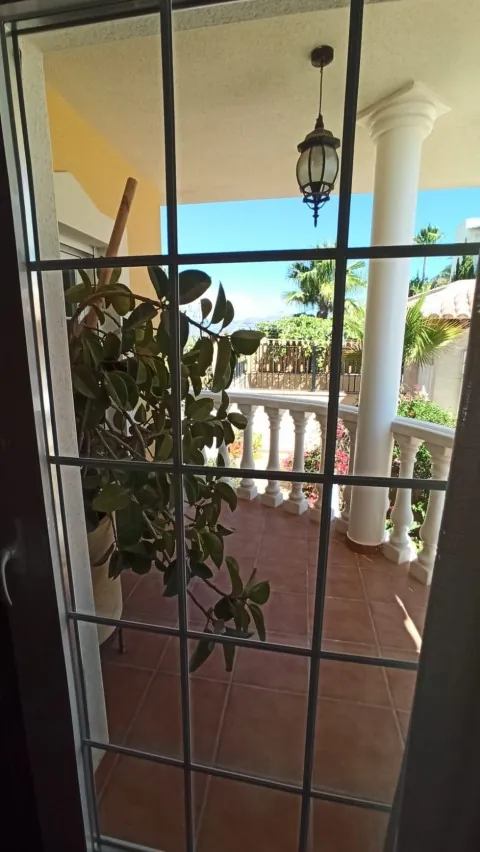 Frontline villa in Benidorm for sale - Villa Del Mar.