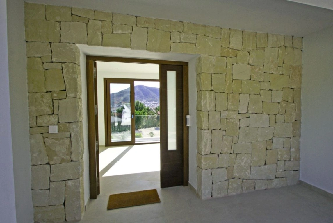 Modern finca with large plot in Altea, sea views!