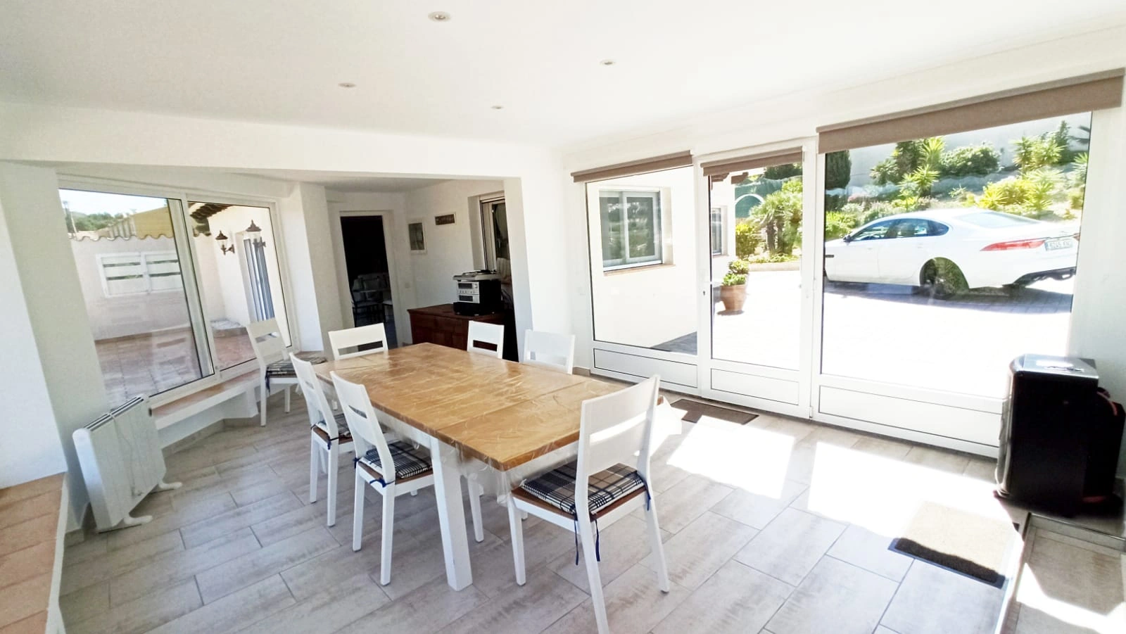 Cometa III Calpe - Villa with large plot and tennis court for sale.