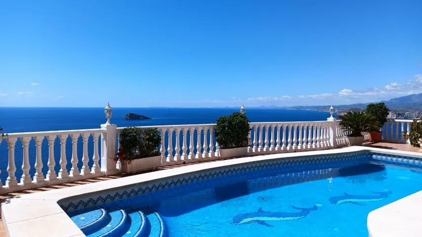 Frontline villa in Benidorm for sale - Villa Del Mar.