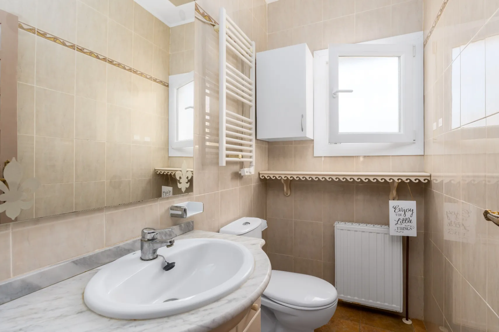 Luxury villa on a 5943 m2 plot with panoramic views.