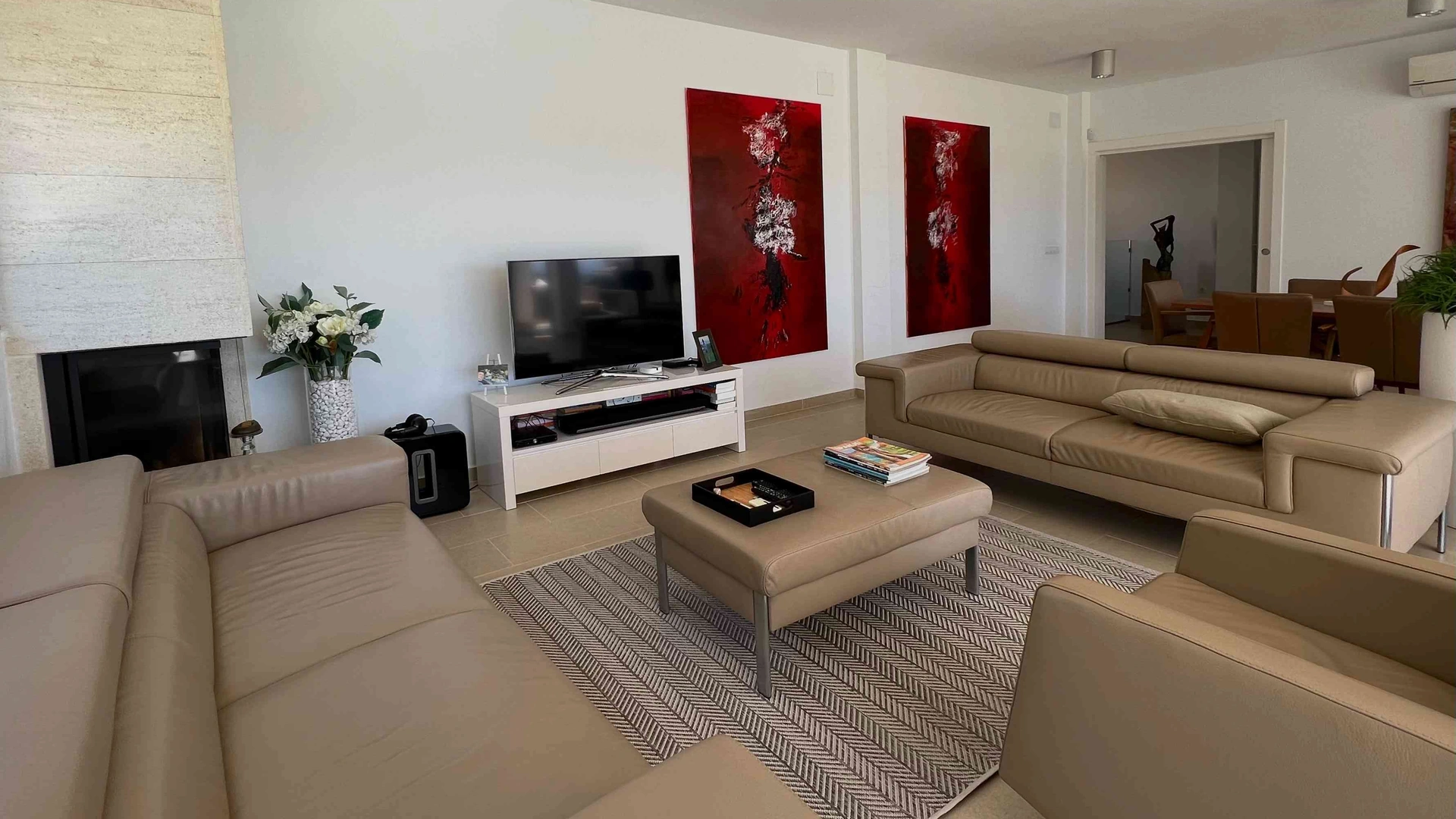 Modern villa in Altea la Vella with sea and mountain views.
