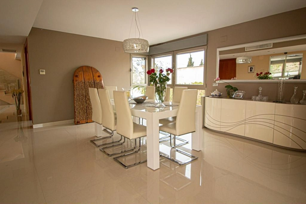Villa for sale in Alfas Del Pi