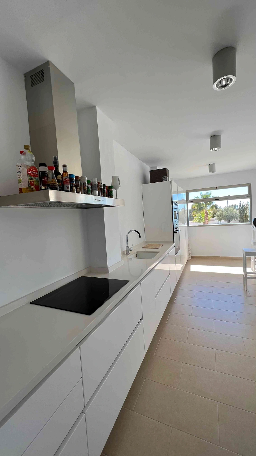 Modern villa in Altea la Vella with sea and mountain views.