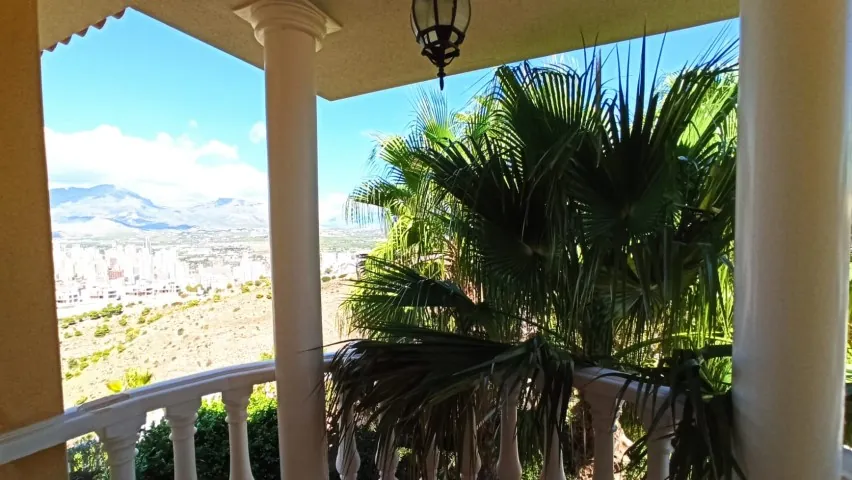 Frontline villa in Benidorm for sale - Villa Del Mar.
