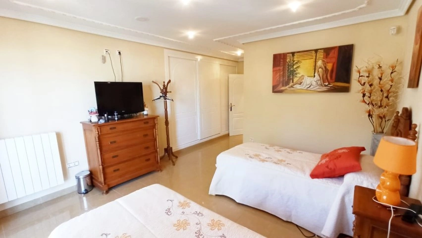 Frontline villa in Benidorm for sale - Villa Del Mar.