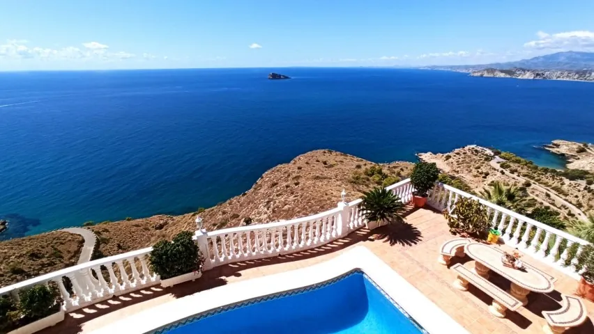 Frontline villa in Benidorm for sale - Villa Del Mar.