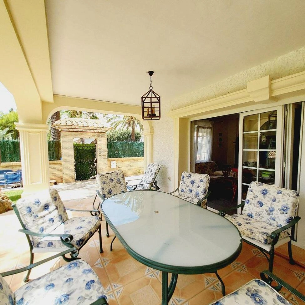 Villa for sale in Orihuela Costa