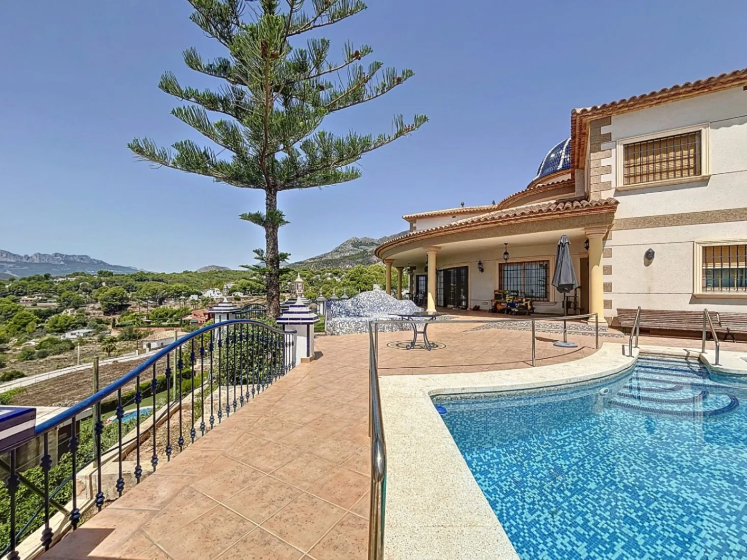 Villa for sale in Altea