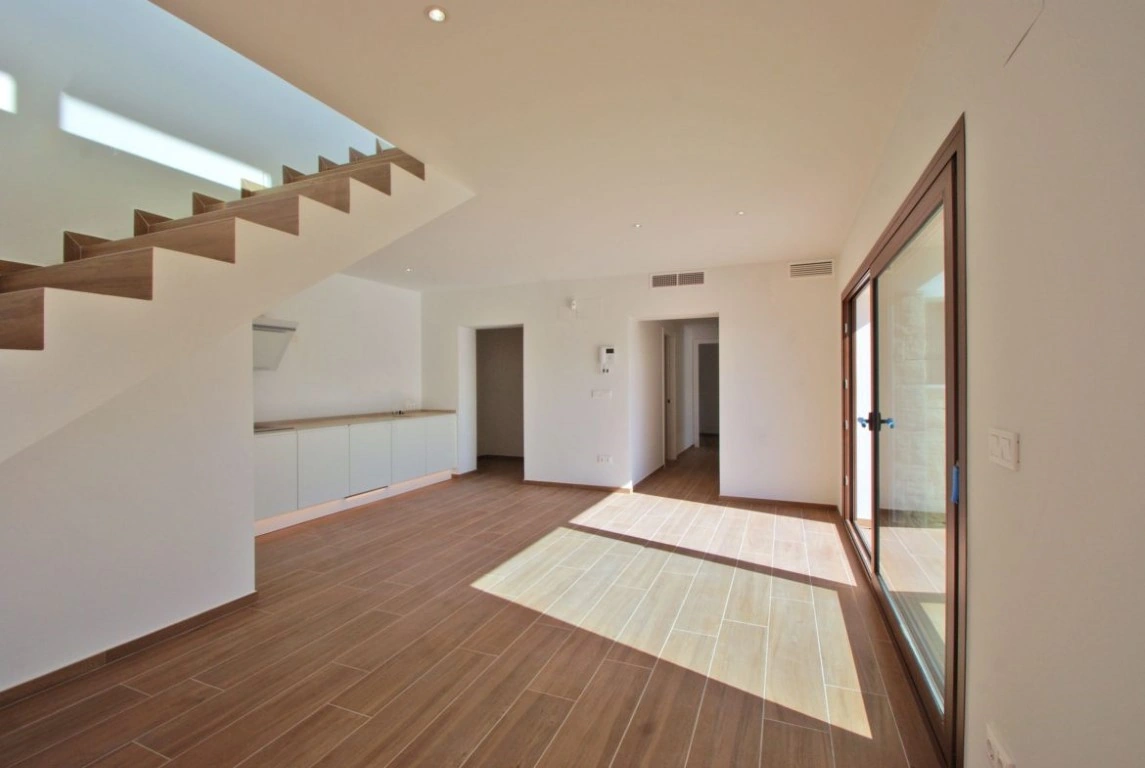 Modern finca with large plot in Altea, sea views!