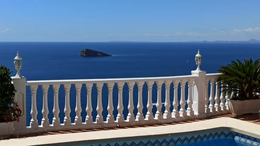 Frontline villa in Benidorm for sale - Villa Del Mar.