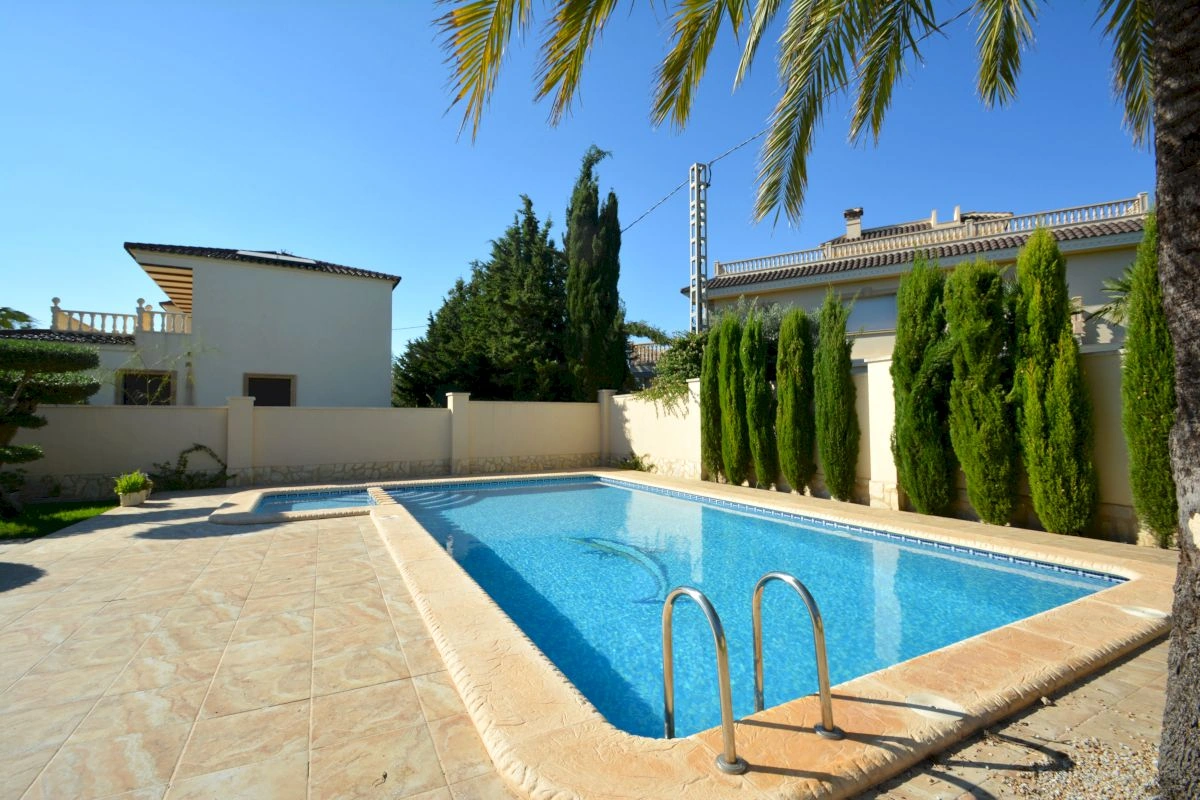 Villa for sale in Orihuela Costa
