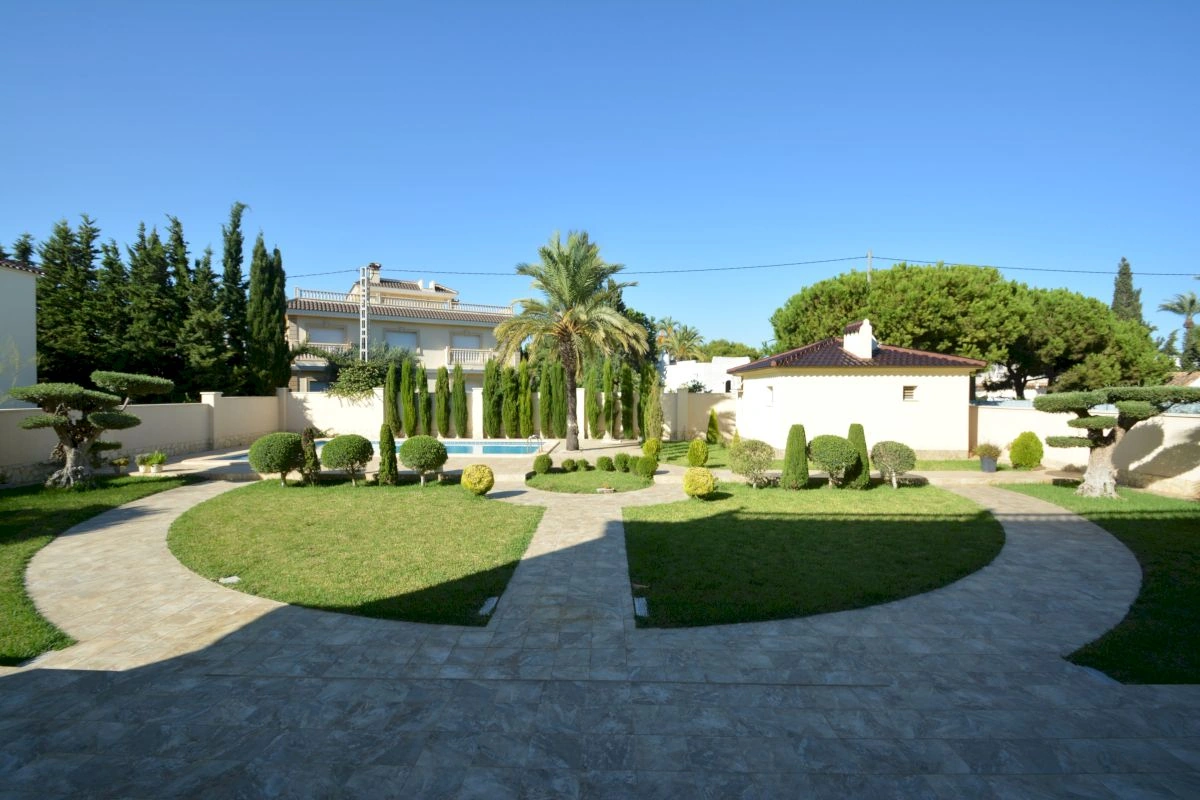 Villa for sale in Orihuela Costa