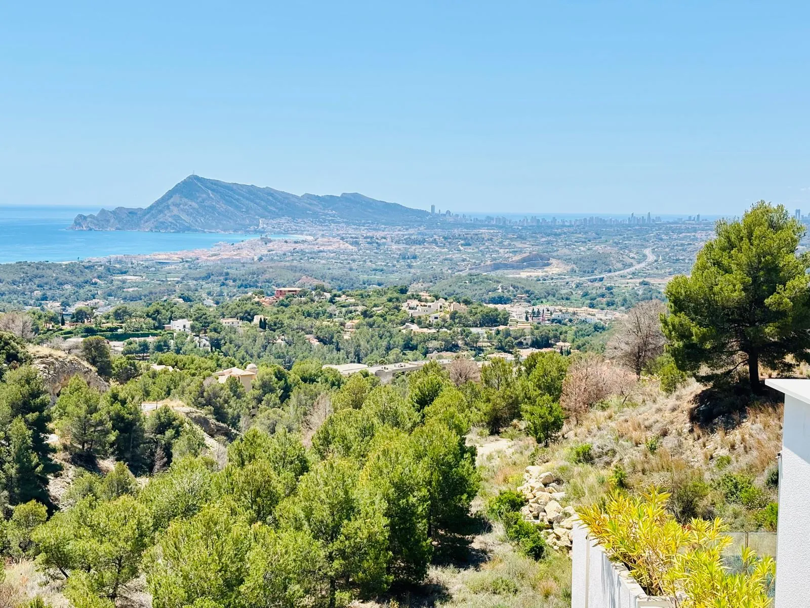 Luxury villa in Altea la Vella with unbeatable sea and mountain views.