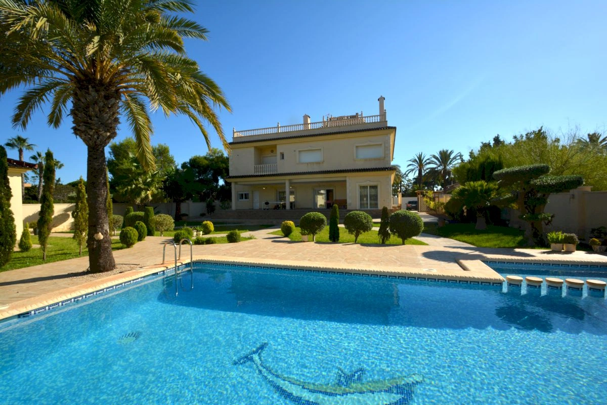 Villa for sale in Orihuela Costa