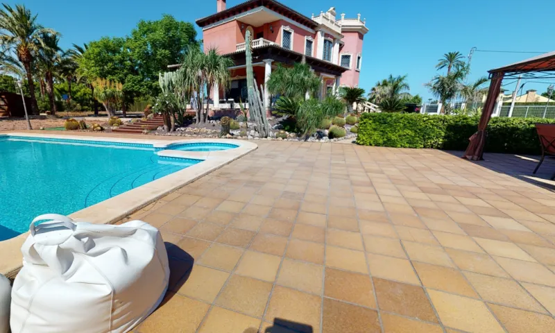 Villa for sale in Elche