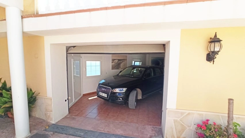 Frontline villa in Benidorm for sale - Villa Del Mar.