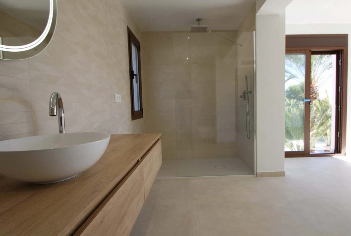 Modern finca with large plot in Altea, sea views!