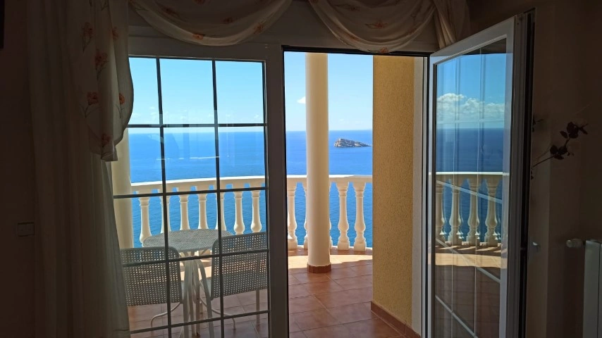 Frontline villa in Benidorm for sale - Villa Del Mar.