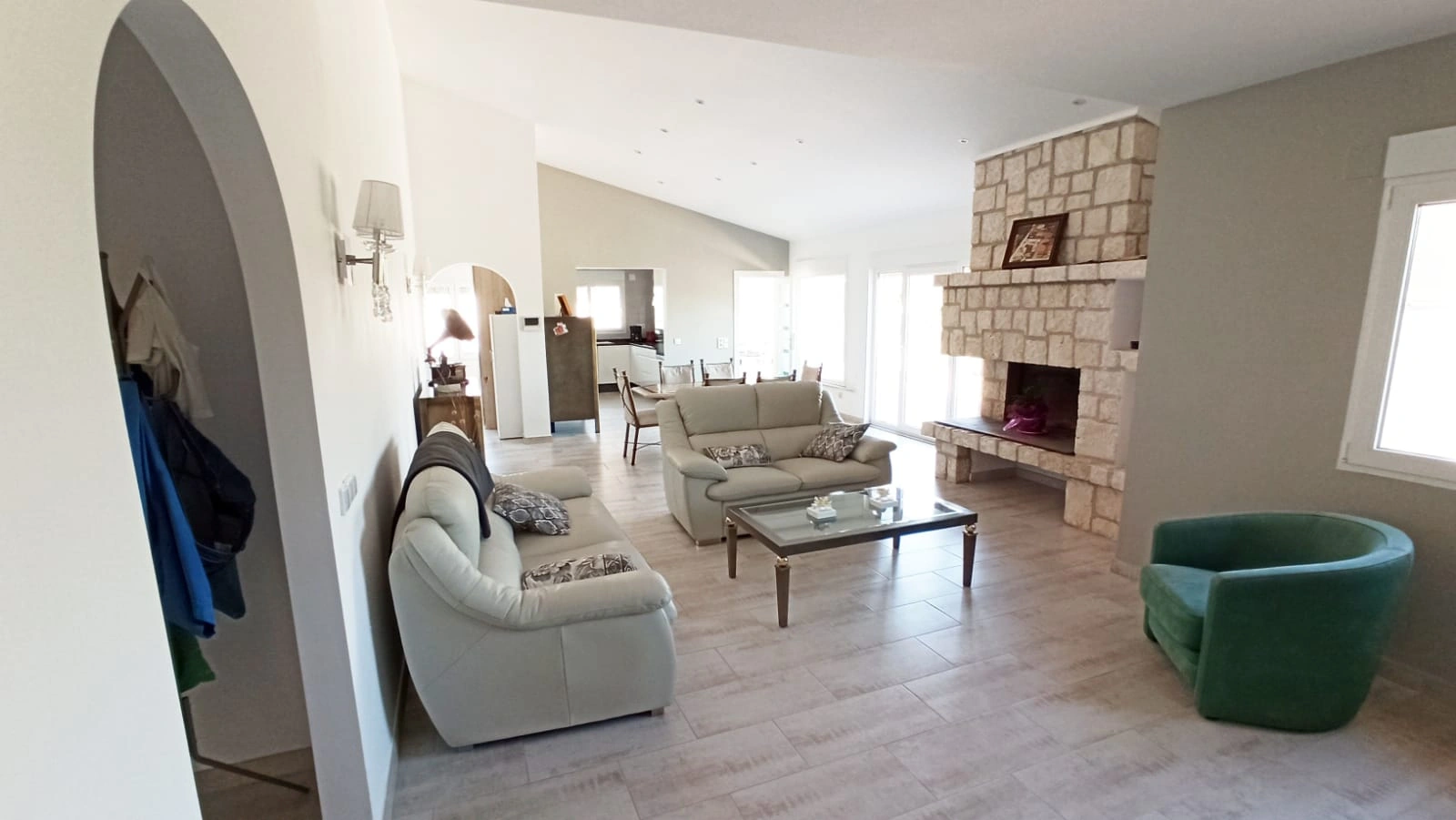 Cometa III Calpe - Villa with large plot and tennis court for sale.