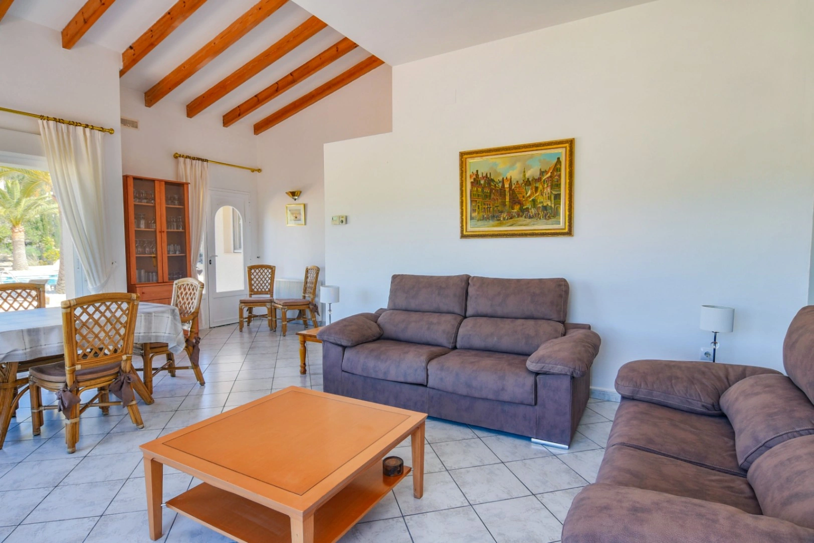 Cometa III Calpe - Villa with large plot and tennis court for sale.