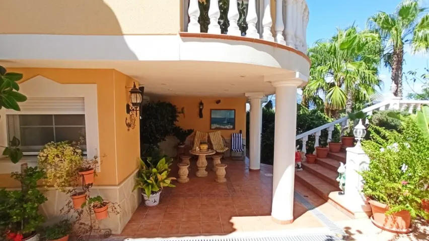Frontline villa in Benidorm for sale - Villa Del Mar.