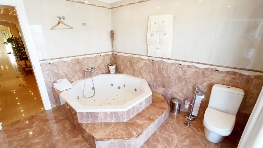 Frontline villa in Benidorm for sale - Villa Del Mar.
