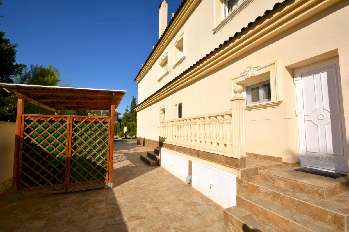 Villa for sale in Orihuela Costa