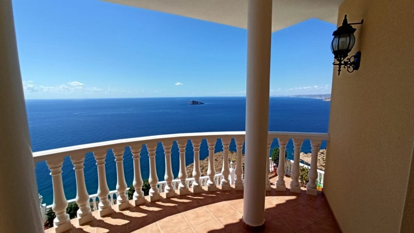Frontline villa in Benidorm for sale - Villa Del Mar.