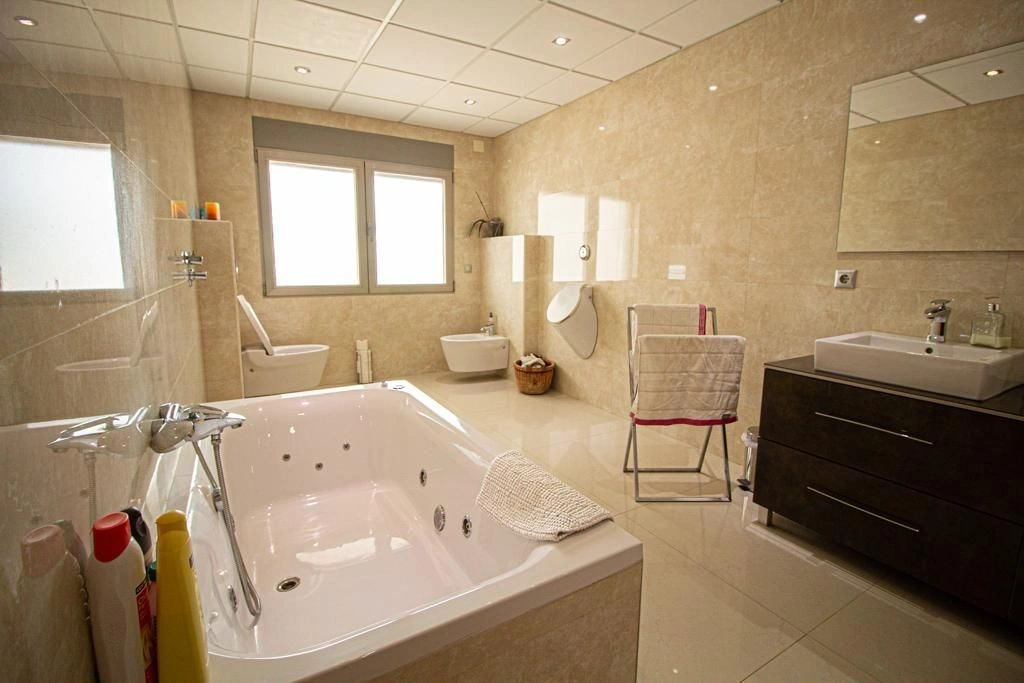 Villa for sale in Alfas Del Pi