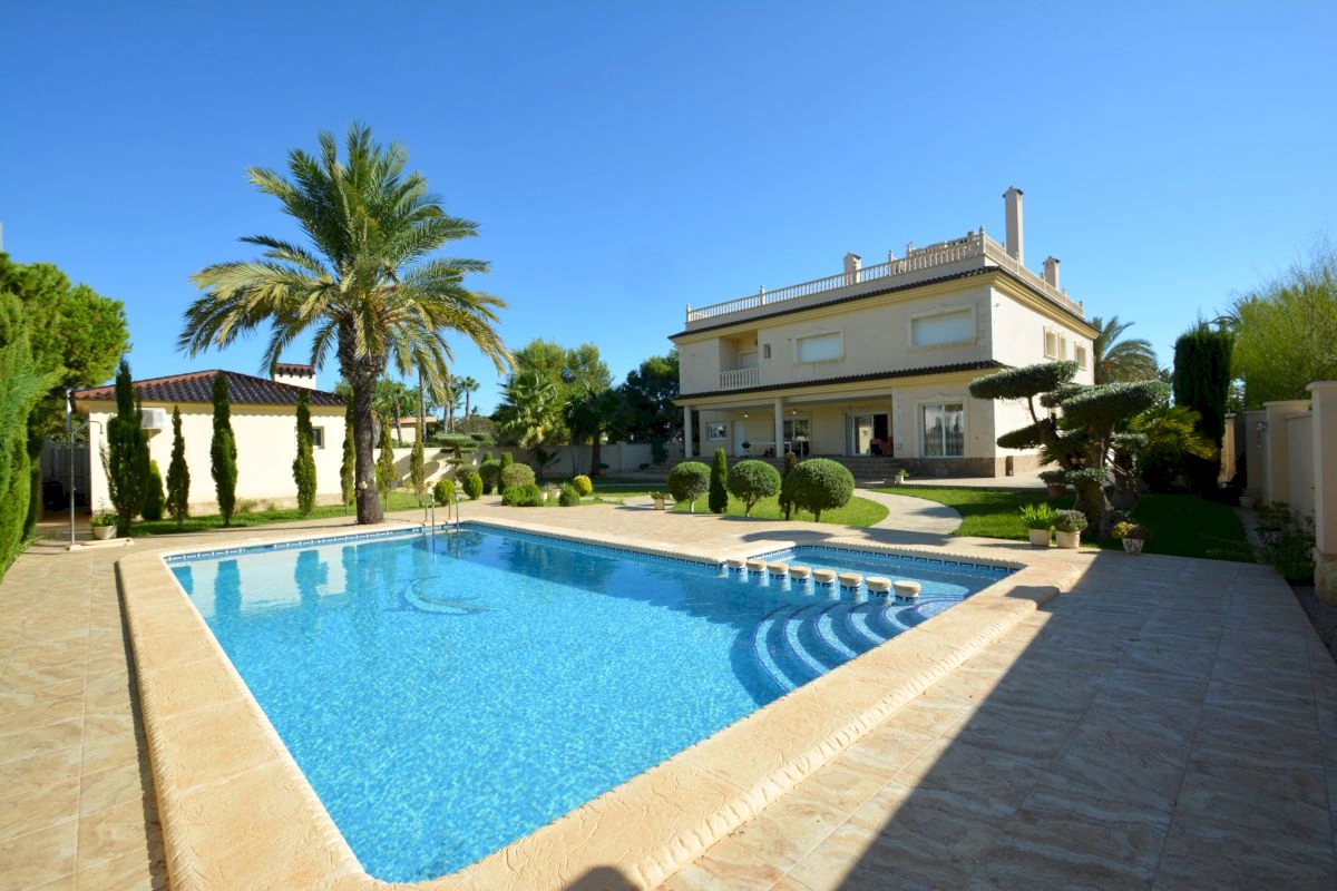 Villa for sale in Orihuela Costa
