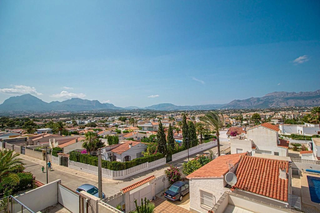 Villa for sale in Alfas Del Pi