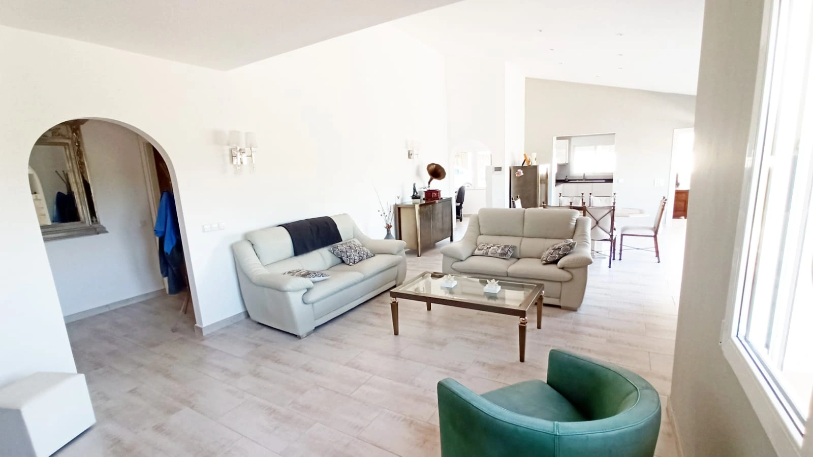 Cometa III Calpe - Villa with large plot and tennis court for sale.