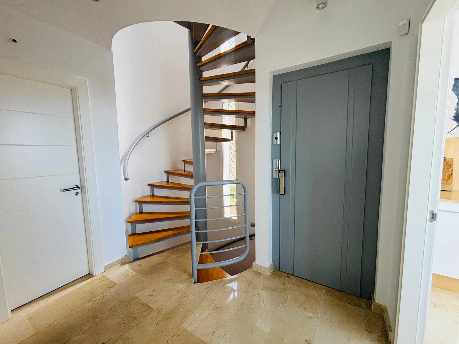 Luxury villa in Altea la Vella with unbeatable sea and mountain views.