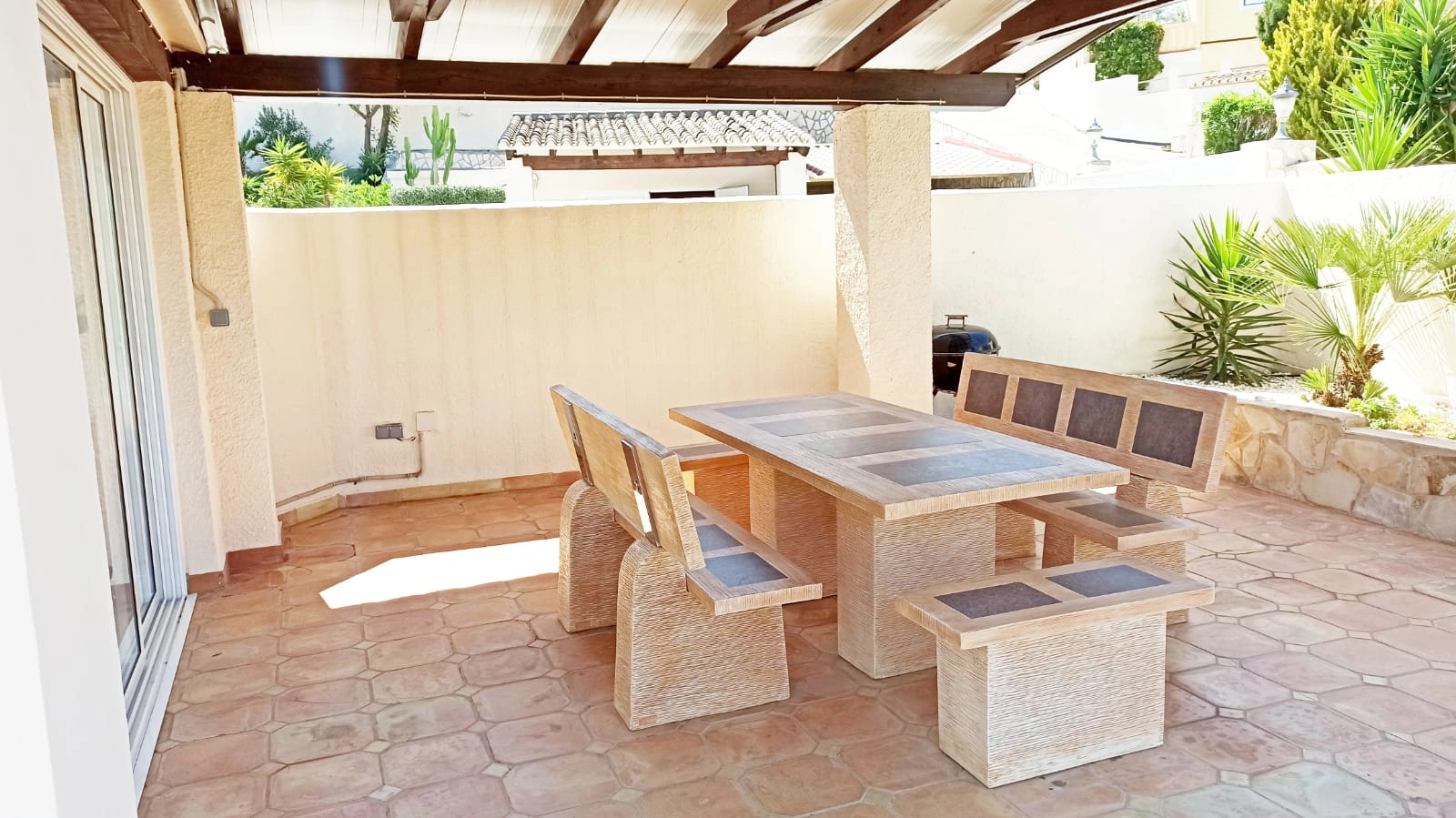 Cometa III Calpe - Villa with large plot and tennis court for sale.