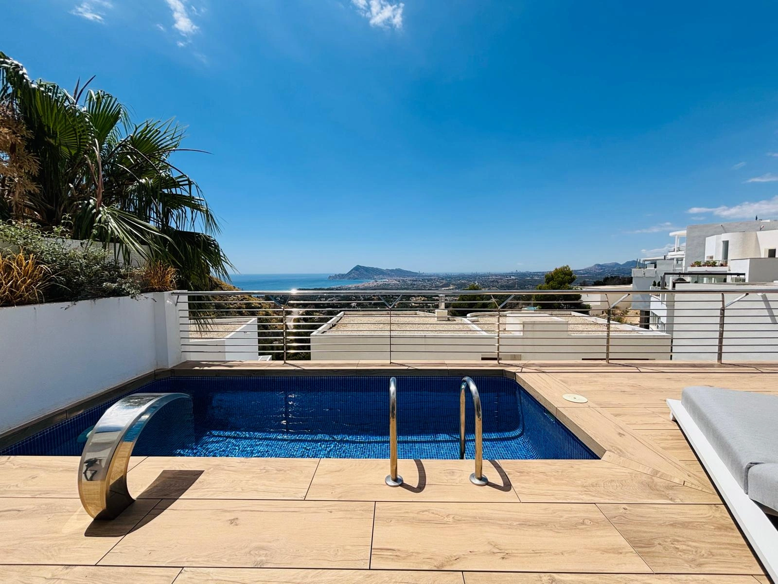 Luxury villa in Altea la Vella with unbeatable sea and mountain views.