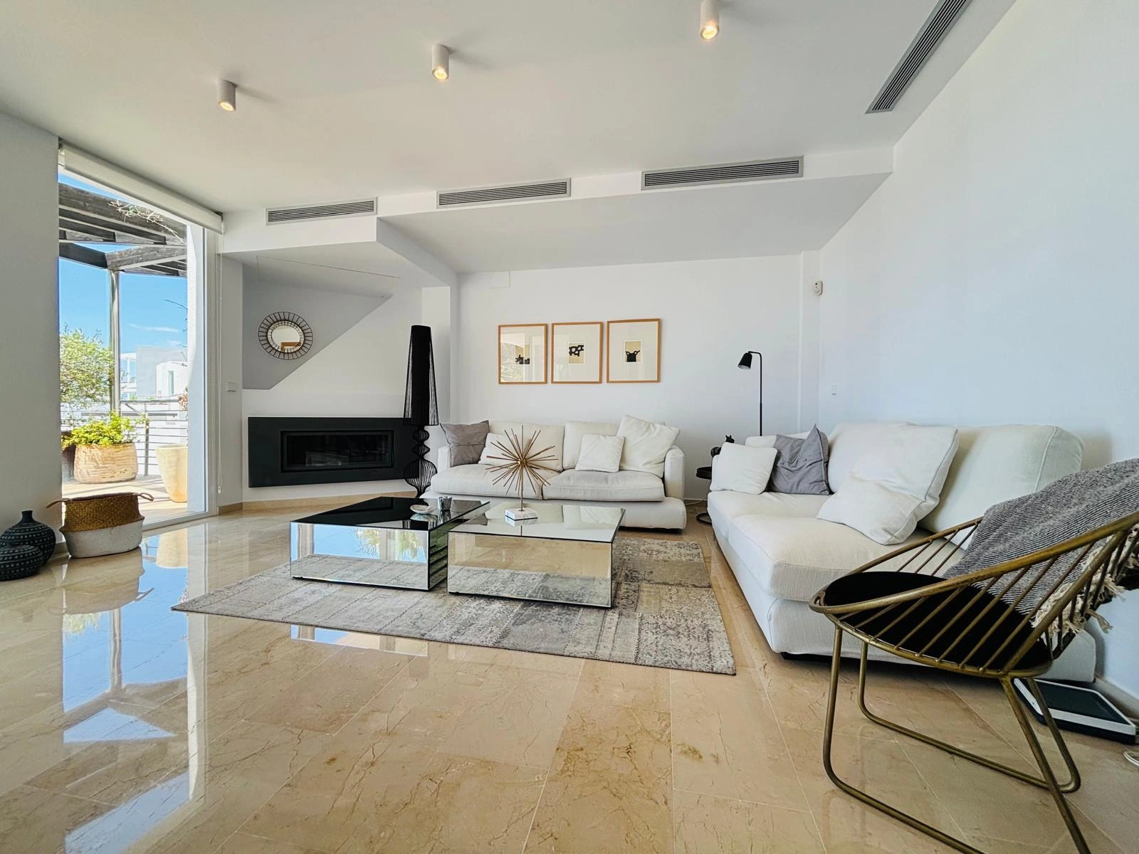 Luxury villa in Altea la Vella with unbeatable sea and mountain views.