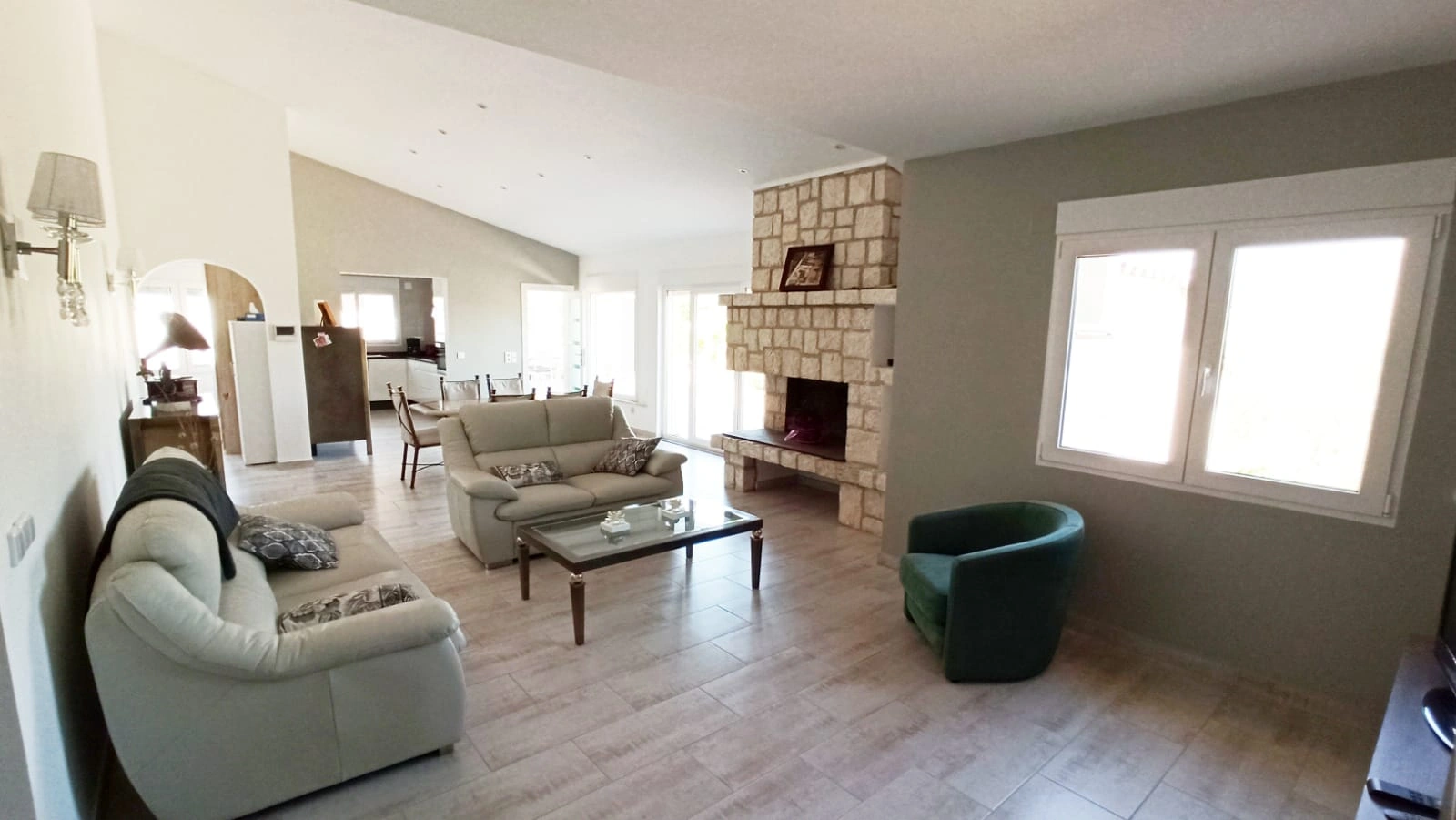Cometa III Calpe - Villa with large plot and tennis court for sale.